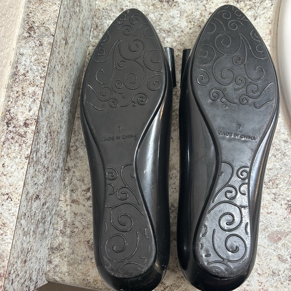 Kate Spade black plastic flats with bow - Picture 11 of 12